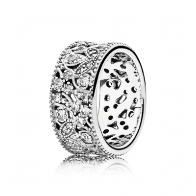 Pandora Shimmering Leaves, Clear CZ